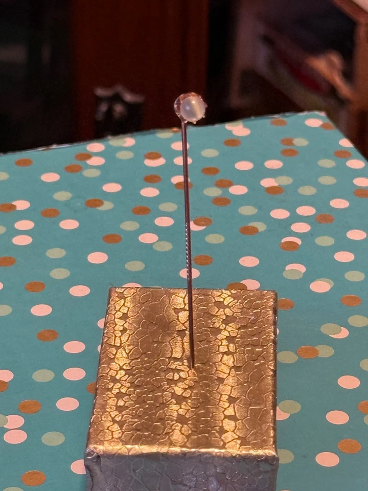 维多利亚圆形月光石九管齐下 10K 金定针胸针约 1900 年 — 第 2/4 张图片