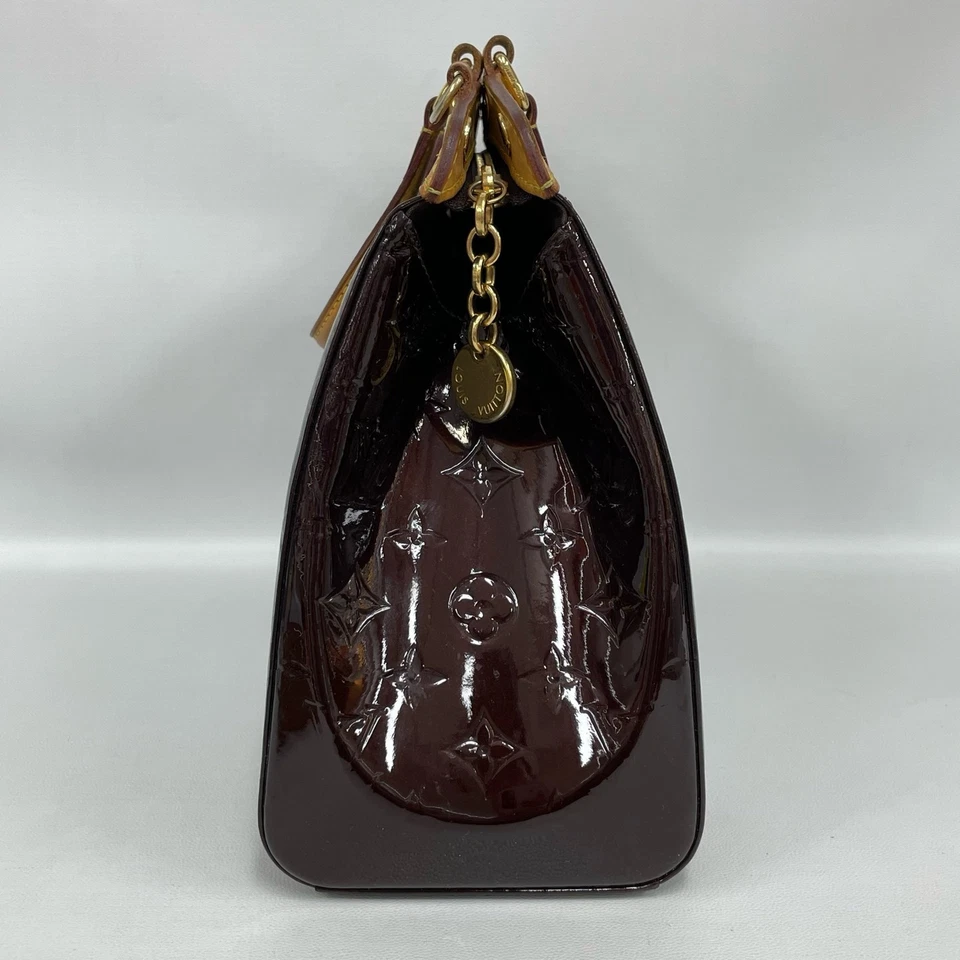 Bolso Bandolera de Mano Louis Vuitton Brea MM Rojo Cereza Charol Foto 4 de 4