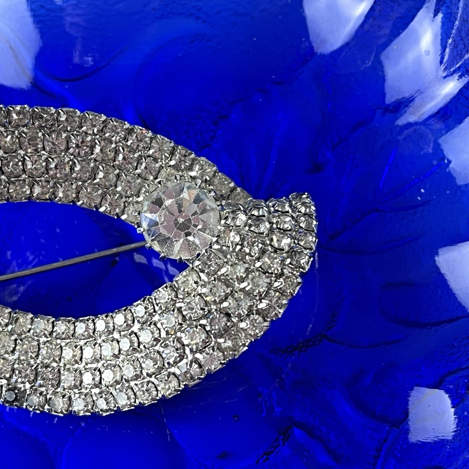 Vtg Art Deco Era Rhinestone Swirl Brooch Pin - Clear Crystal - Silvertone - 3”