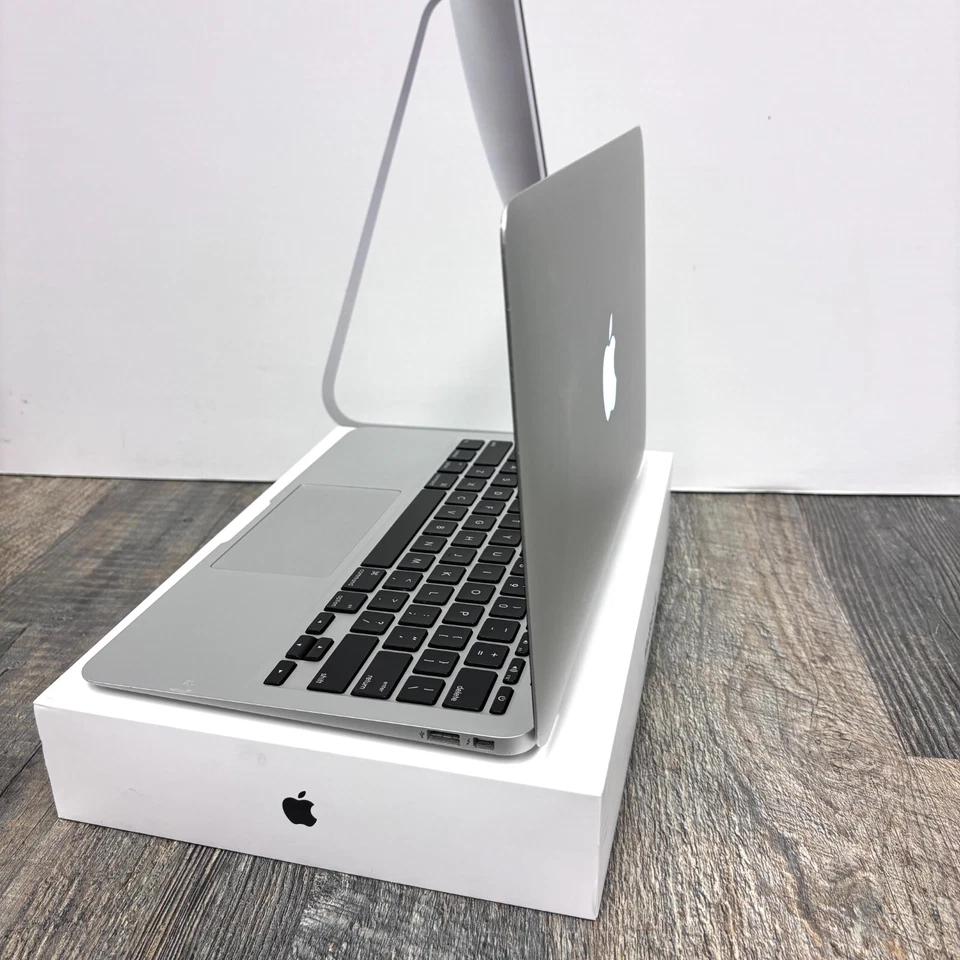 Apple MacBook Air Laptop Computer - Super Light and Portable - 2014 - 128GB SSD - Image 2 of 4