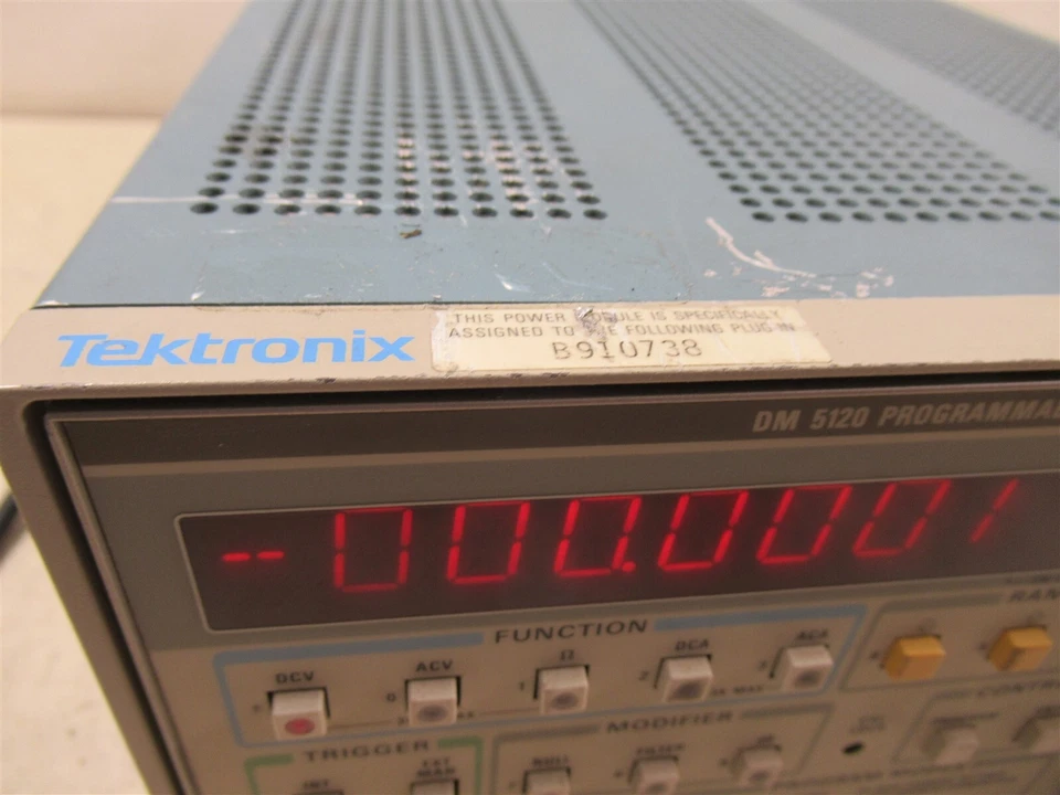 Chasis Tektronix DM5520 con multímetro digital programable DM 5120  Foto 3 de 4