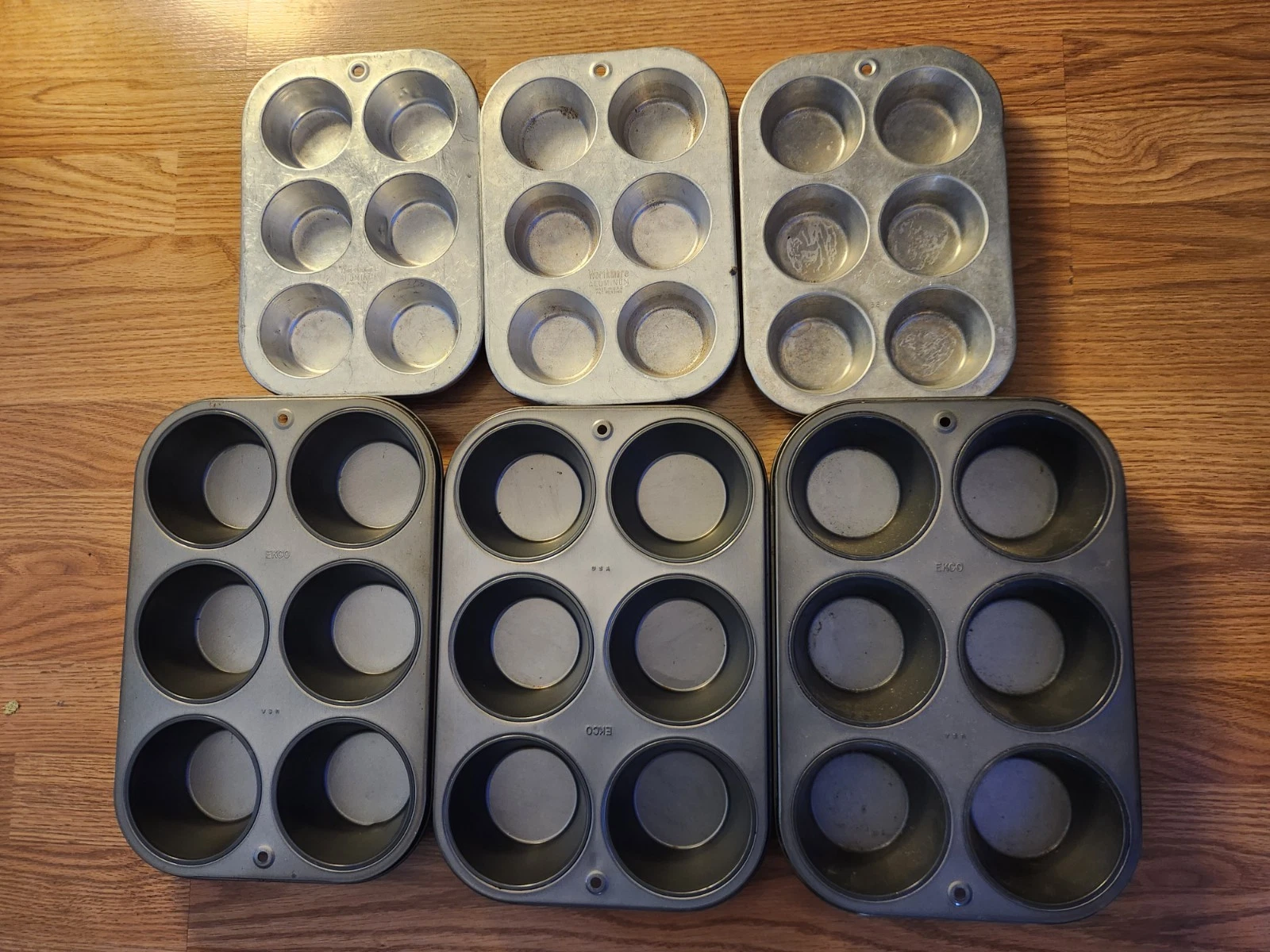 Vintage Muffin Tins. 3 Ekco large large. 2 Worthmore Regular. 1 Mirro Regular
Opens in a new window 