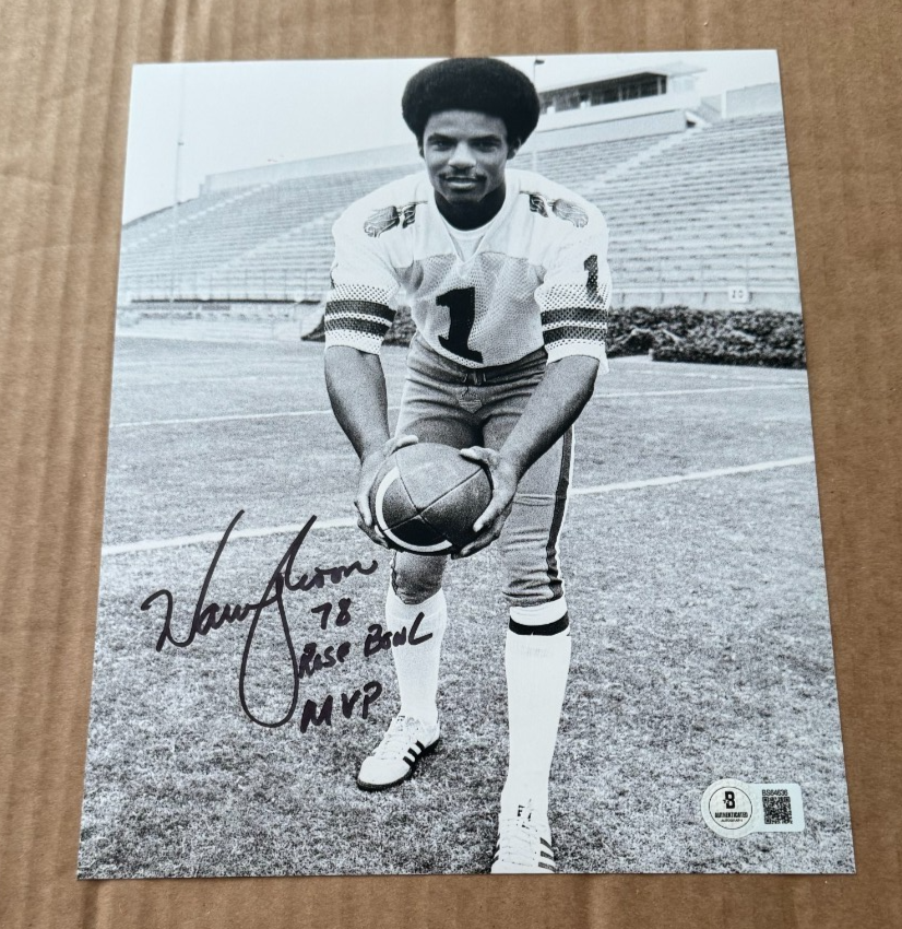 Warren Moon Autographed Signed Washington Huskies 8X10 PHOTO BECKETT COA AUTHENTIC #5 