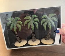 NWT in Box HOME STUDIO Set of 3 Palm Tree w/ Sand Beach Bases Photo Holders