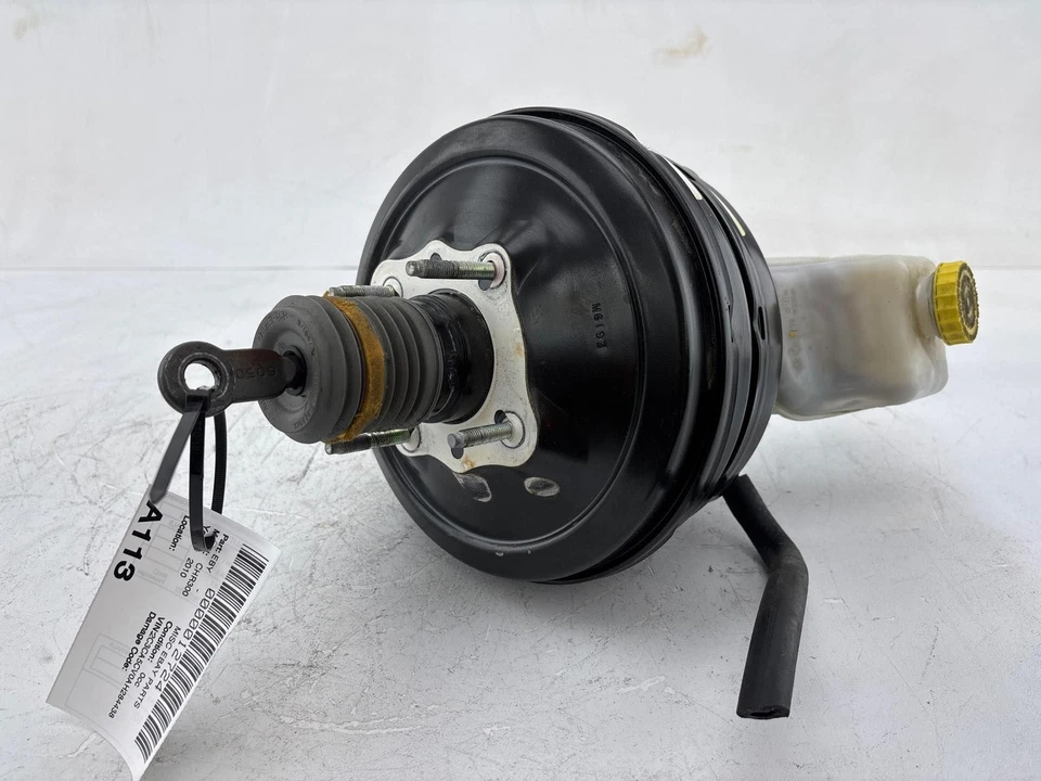 2009-2010 Chrysler 300 Brake Booster Master Cylinder W/ Reservoir OEM 04779985AF - Image 4 of 4