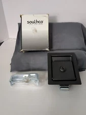 SOUTHCO Keyed 64-300 00-149-0248 Box DOOR LATCH Black Key Paddle Locking