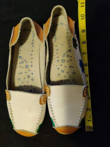 White Flower Leather moccasins, Remote control tread-pattern HANDMADE sz 7.5 - Picture 1 of 7