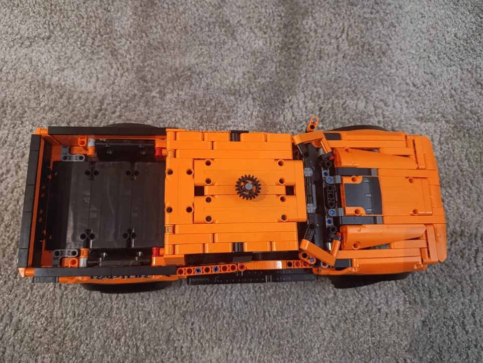 LEGO Technic 42126 Ford F-150 Raptor, photo 3 of 5