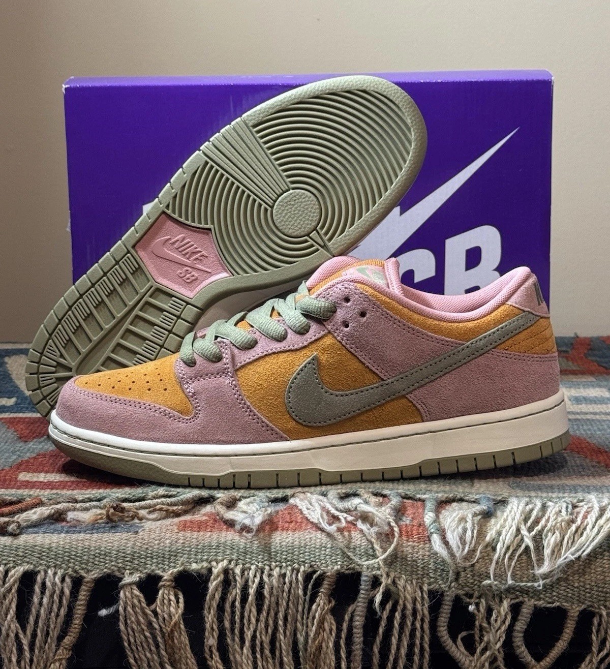 Nike SB Dunk Low Pro Red Stardust Size 9M HJ4135-600