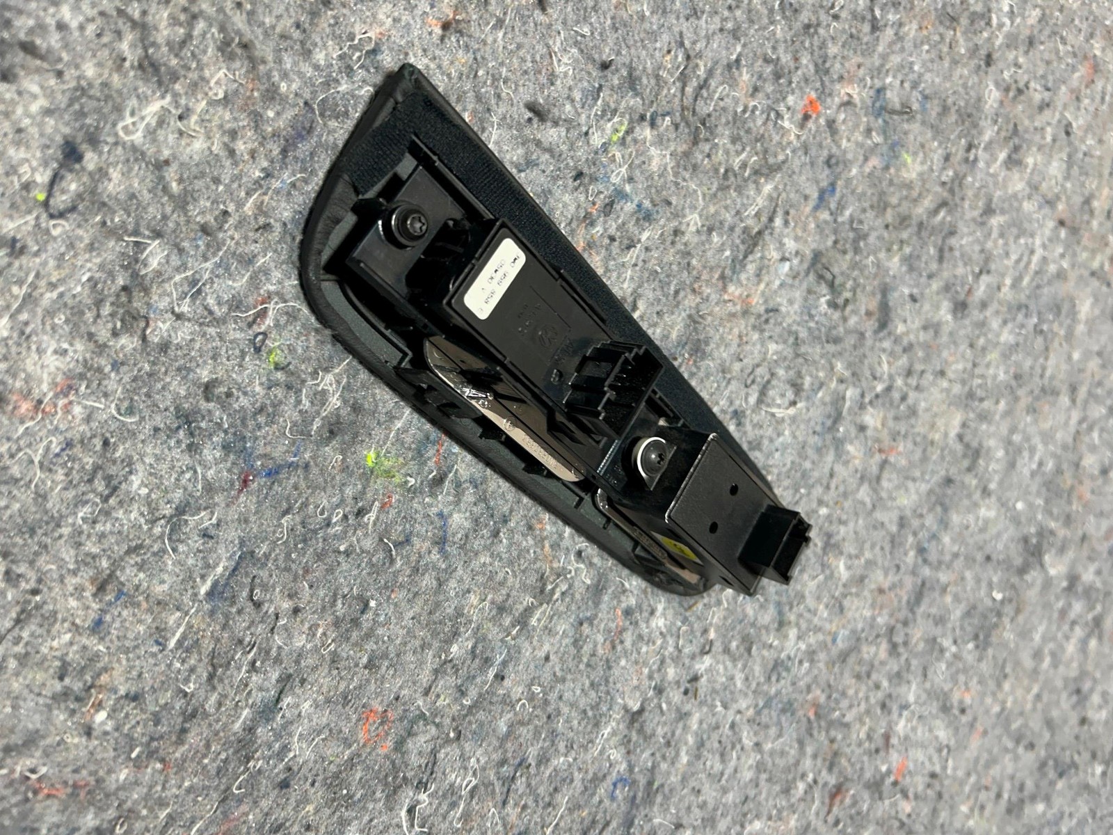 06-11 BENTLEY FLYING SPUR LEFT REAR WINDOW SWITCH OEM 