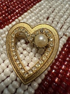 Authentic VTG 1 1/2” SWEET GOLD PLATED, PEARL & RHINESTONE HEART PIN -Costume Jewelry