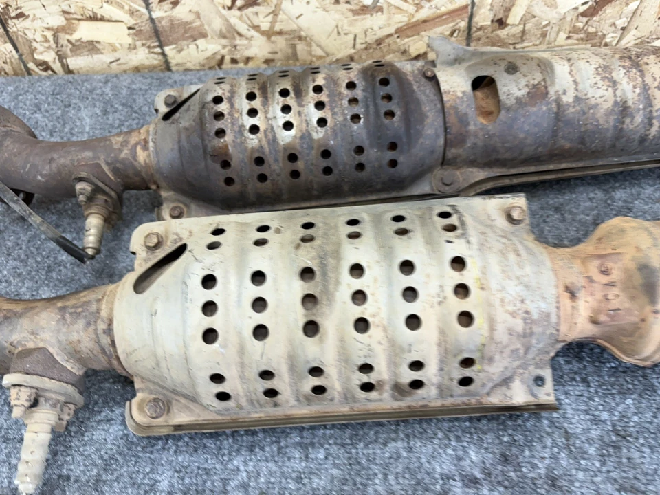 Tubo silenciador de escape colector OEM Toyota Land Cruiser Lexus LX470 1998-2007 Foto 4 de 4