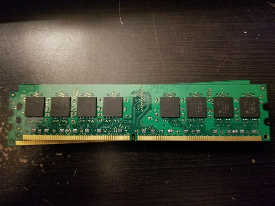Memoria DDR2 Edge de 1 GB cada una.  Foto 2 de 2
