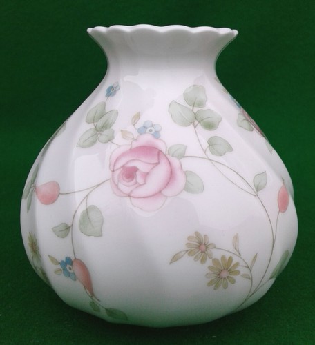 WEDGWOOD “ROSEHIP” SELECTION. - Picture 31 of 42
