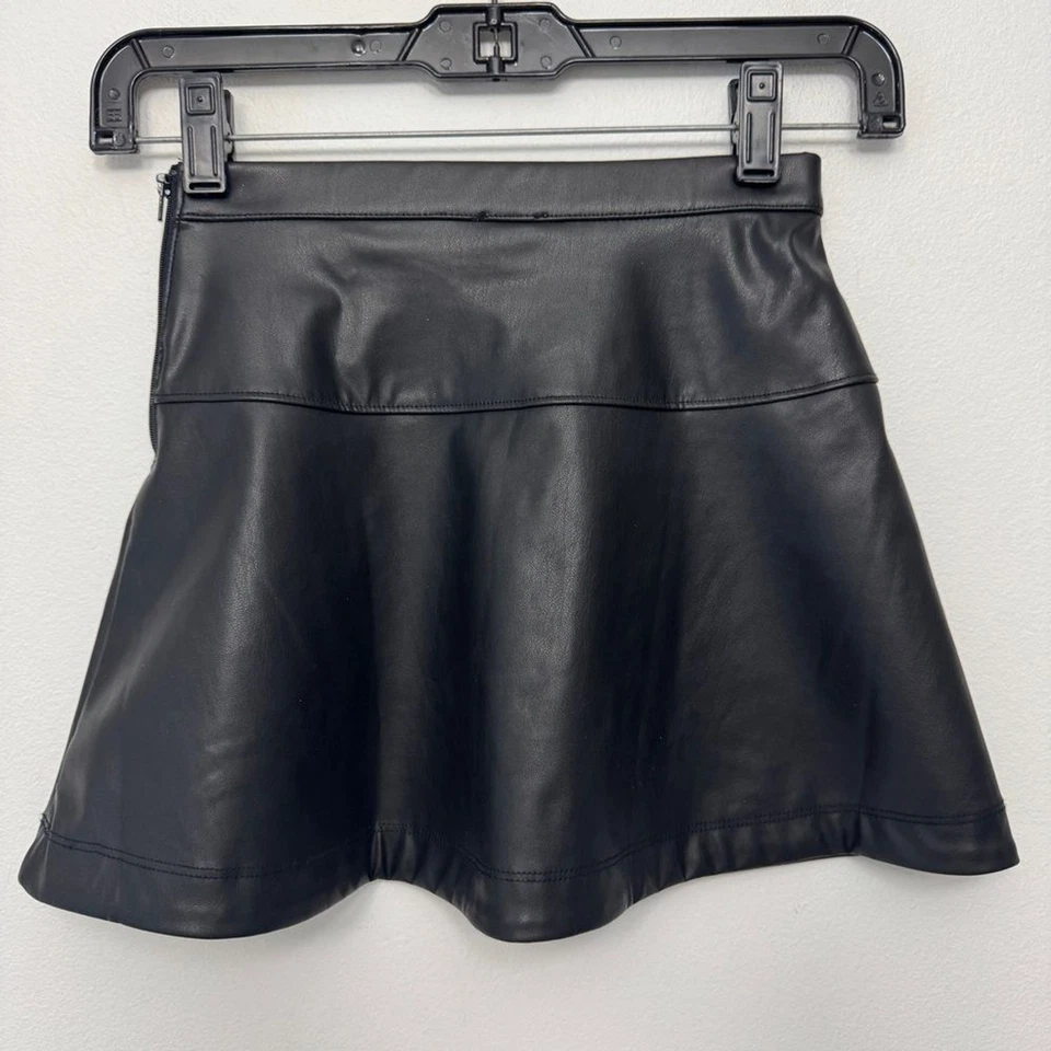 Crewcuts J.Crew Faux Black Leather Skirt size Zip Size 6 - Image 2 of 4