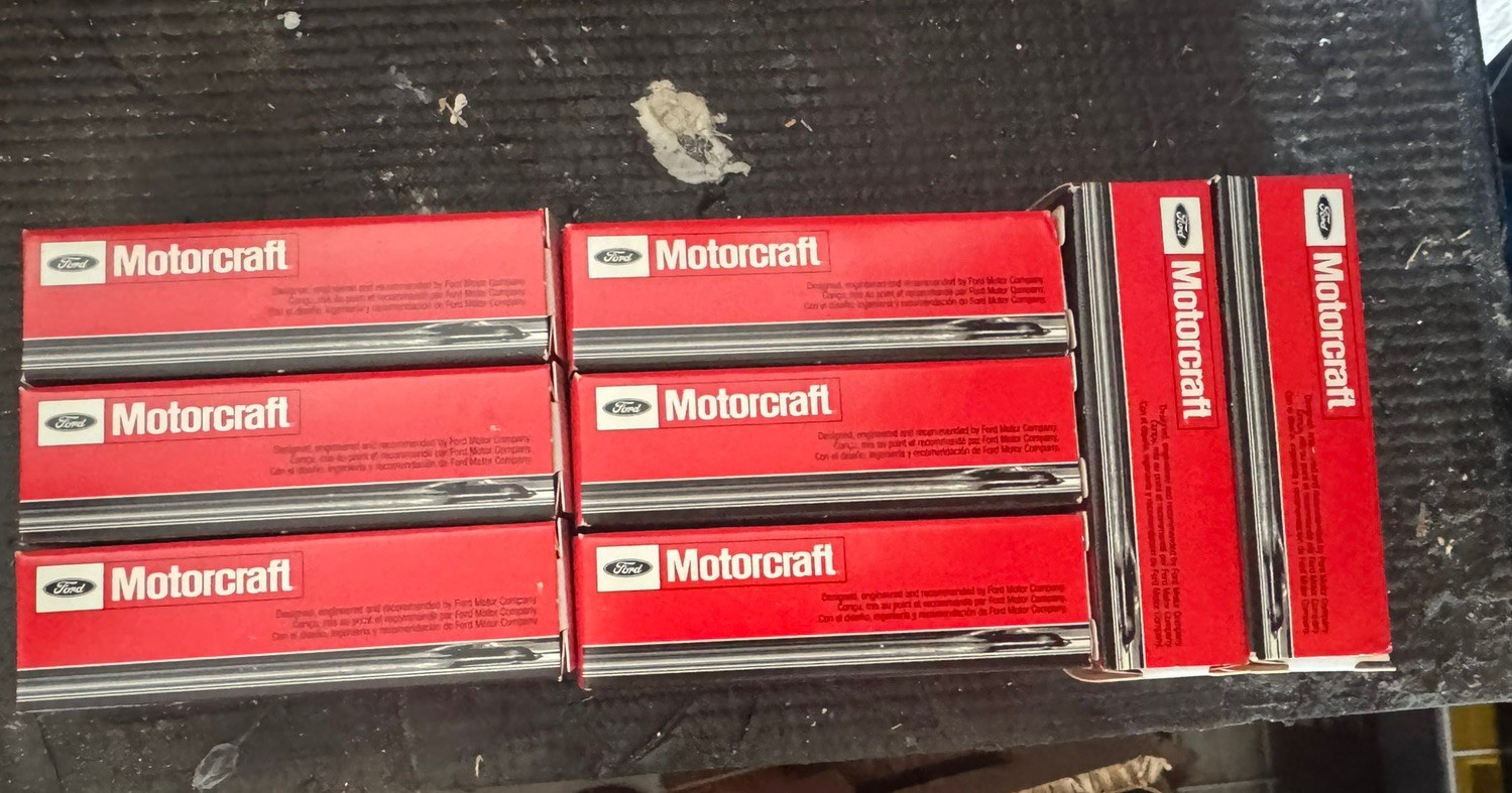 Set of 8 MOTORCRAFT SP505 AGSF-22C SPARK PLUGS / SP-505