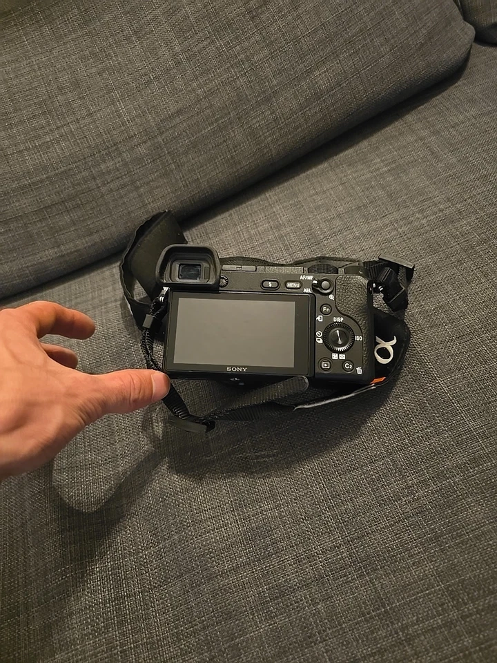 Sony Alpha 6300 Digitalkamera mit E PZ 16-50mm F3,5-5,6 OSS Objektiv - Schwarz - Bild 3 von 3