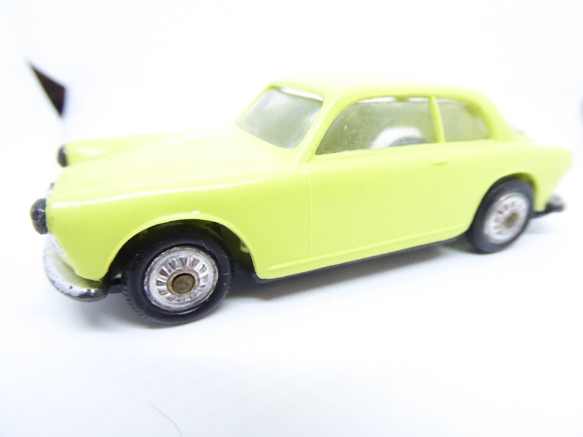 Ancienne Norev Alfa Romeo Sprint 1300 N°11 – Miniature 1/43 Jaune, Collection