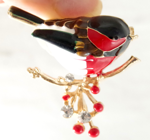 Highly Dimensional! CHICKADEE BIRD ON BRANCH RHINESTONE ENAMEL & GOLD BROOCH PIN - Picture 3 of 17
