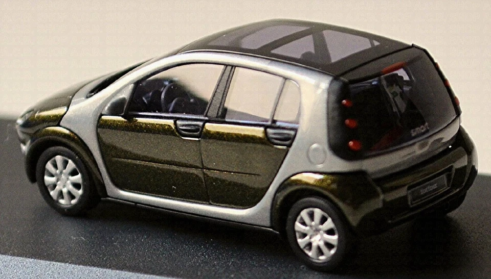 Smart Forfour 2004-06 Tipo: 454 Profondo Verde + Argento Metallico 1:87 Busch - Immagine 4 di 4