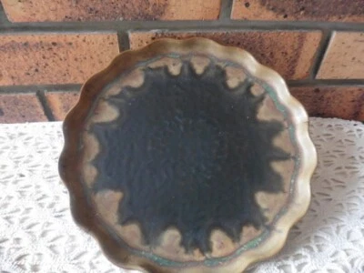 ANCIEN PLATEAU CERAMIQUE DENTELÉ NOIR ET BEIGE "DEMBAC ?"24,5 CM - Photo 1/4