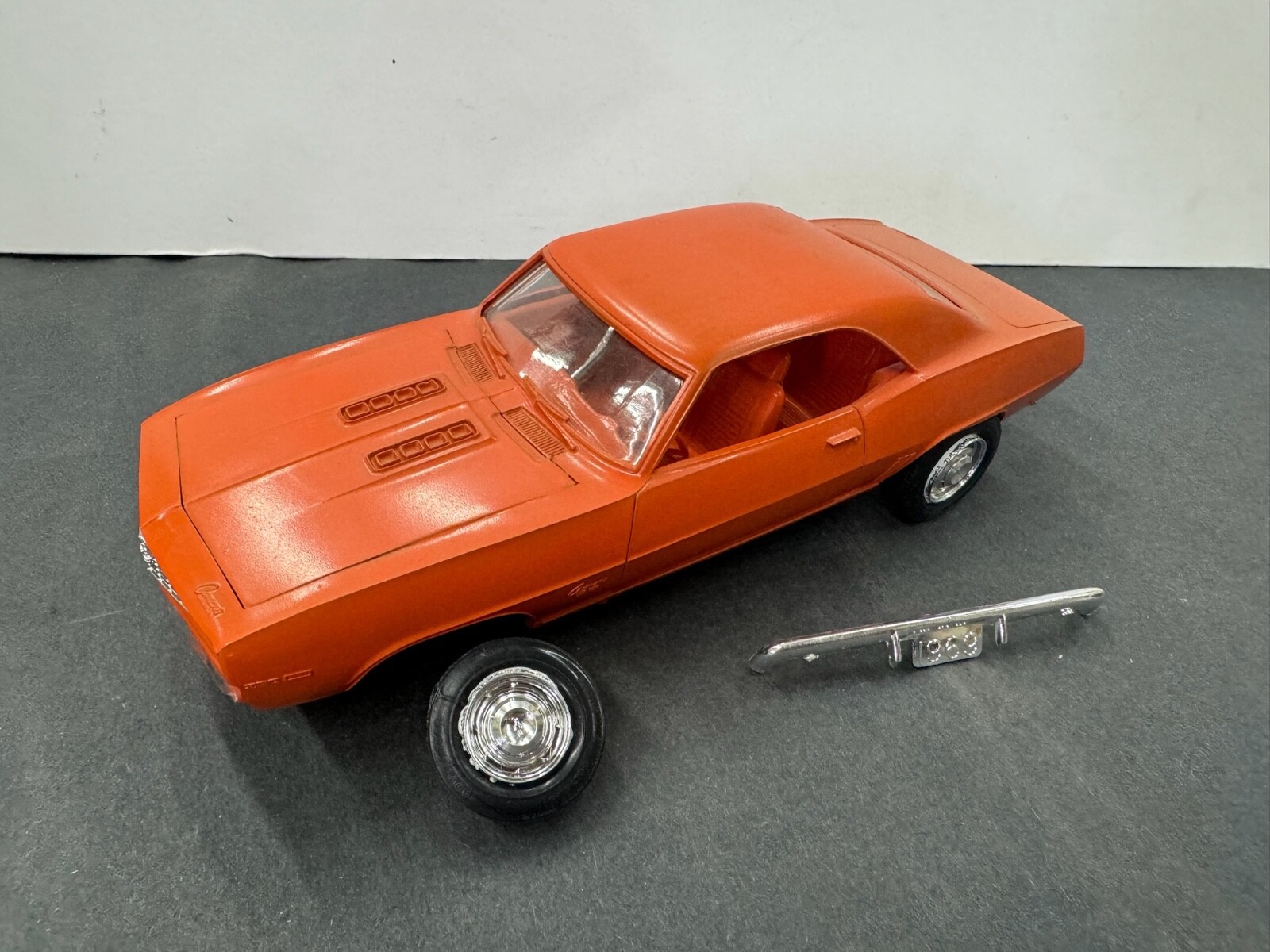 D9 1969 Chevy Camaro SS vintage Annual Built Model car Vintage 1/25 McM