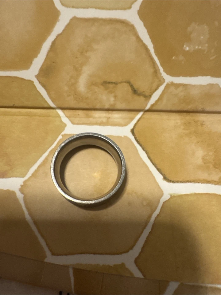 Anillo de acero inoxidable con inscripción de cruz cristiana con oración del Señor Foto 2 de 2