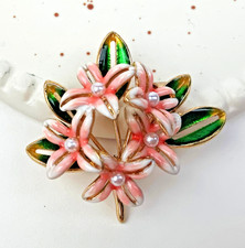 Small pink enamel flower brooch Jewelry Fashion pin gift for friend and family