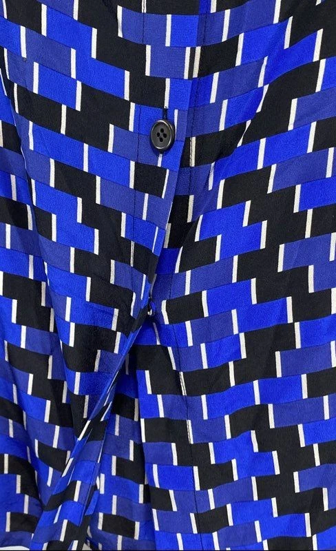 Blusa de seda feminina Prada azul padrão geométrico tamanho 38 - Imagem 4 de 4