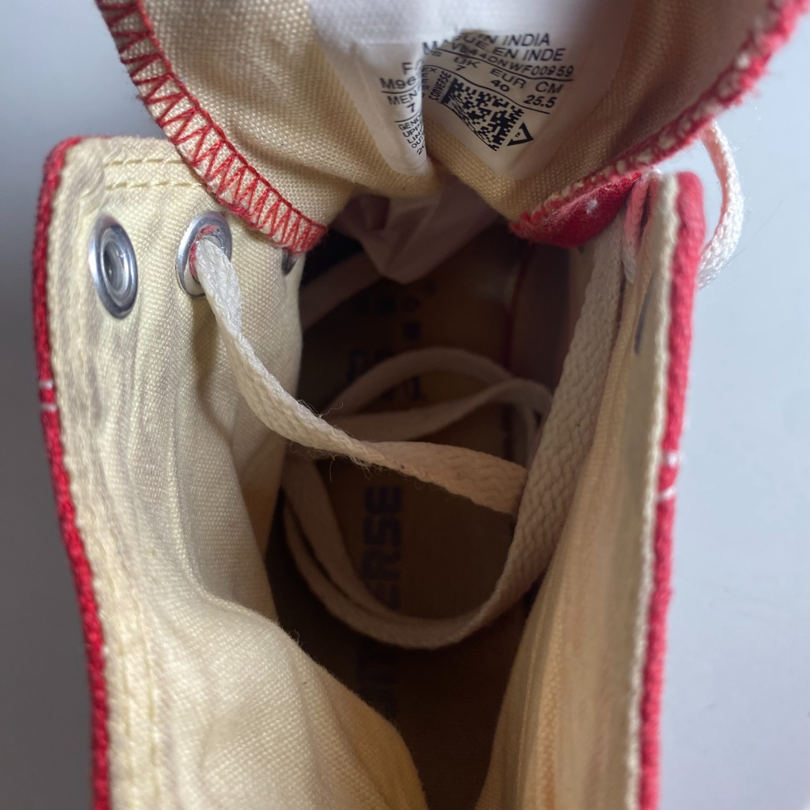 Converse Chuck Taylor All Star Shoes Mens Size 7 Red High Top Canvas M9621 thumbnail 2