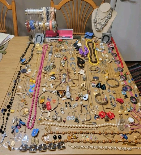 Antique To Costume Jewelry Lot 300+ Pieces Lisner, SARAH COVENTRY, Monte More