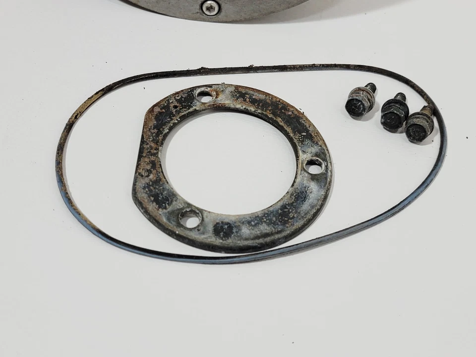 Cubierta de tapa de puerta de llenado de gas de aleación de aluminio Mitsubishi Eclipse 2006-2012 OEM #B Foto 2 de 4