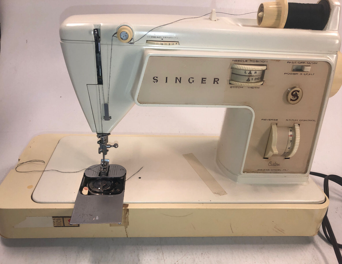 SINGER2 他 Singer Custom Zig Zag Model 737 Sewing Machine Needs work See