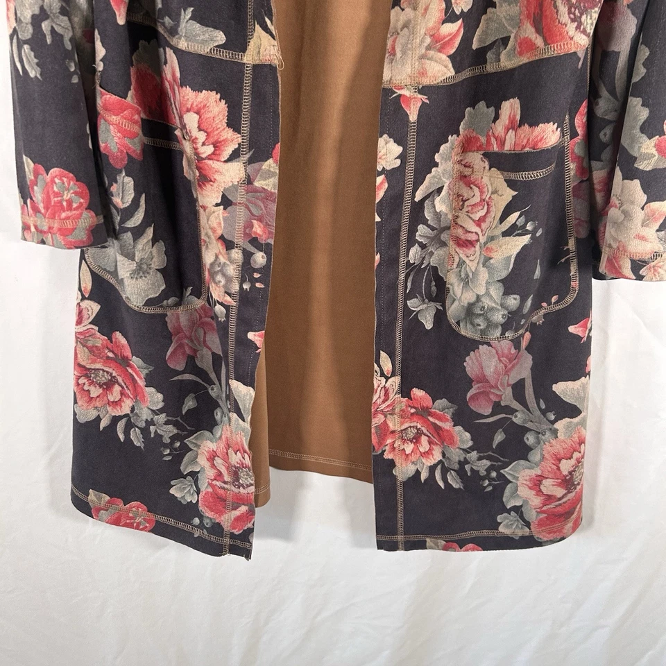 Cardigã Solitaire Anthro Feminino Cinza Médio Floral Bolsos Frontais Abertos Camurça Artificial - Imagem 3 de 4