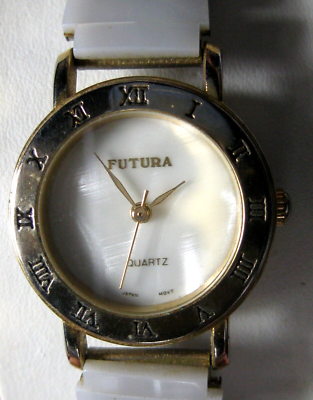 Futura Quartz Wristwatch Faux Mother of Pearl Round Dial  display picture 2