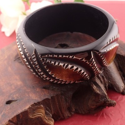 Vintage Brown White Deeply Carved 8'' Chunky Bangle Bracelet