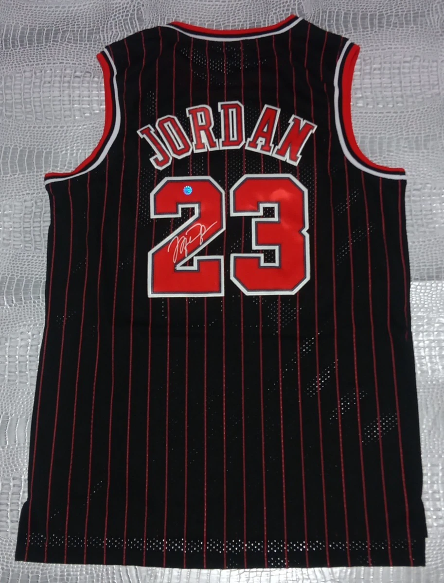 Preços baixos em Michael Jordan Chicago Bulls NBA Camisas Original