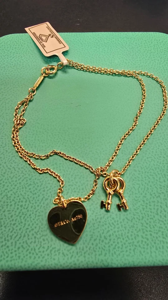 Pulsera Tiffany & Co. Oro Amarillo Please Return to LOVE Doble Cadena con Llaves  Foto 3 de 4