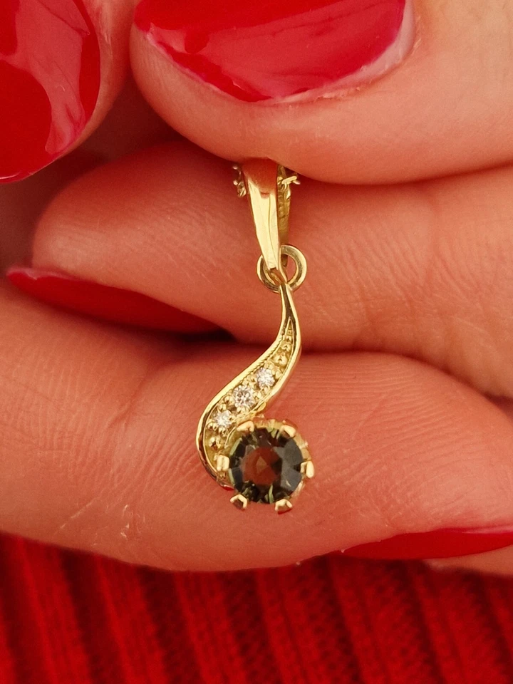 金色吊坠带圆形捷克 moldavite vltavin 和钻石 SI1-G 0,0202 克拉 — 第 2/4 张图片