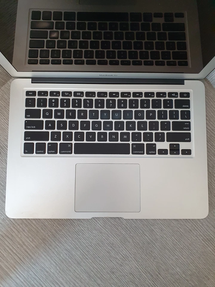 Apple MacBook Air 13" i7 @ 1.7GHz 4GB 250GB SSD Mid 2013 A1466 Grade C EK2703 - Image 2 of 4