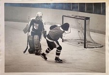 1976 GILLES GRATTON NHL HOCKEY GOALIE PHOTO DON MURDOCK NEW YORK RANGERS LEGEND 