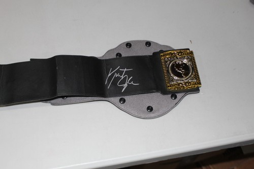 2010 Jakks TNA world Heavyweight Champion Youth Belt Signed by Kurt Angle - Picture 5 of 7