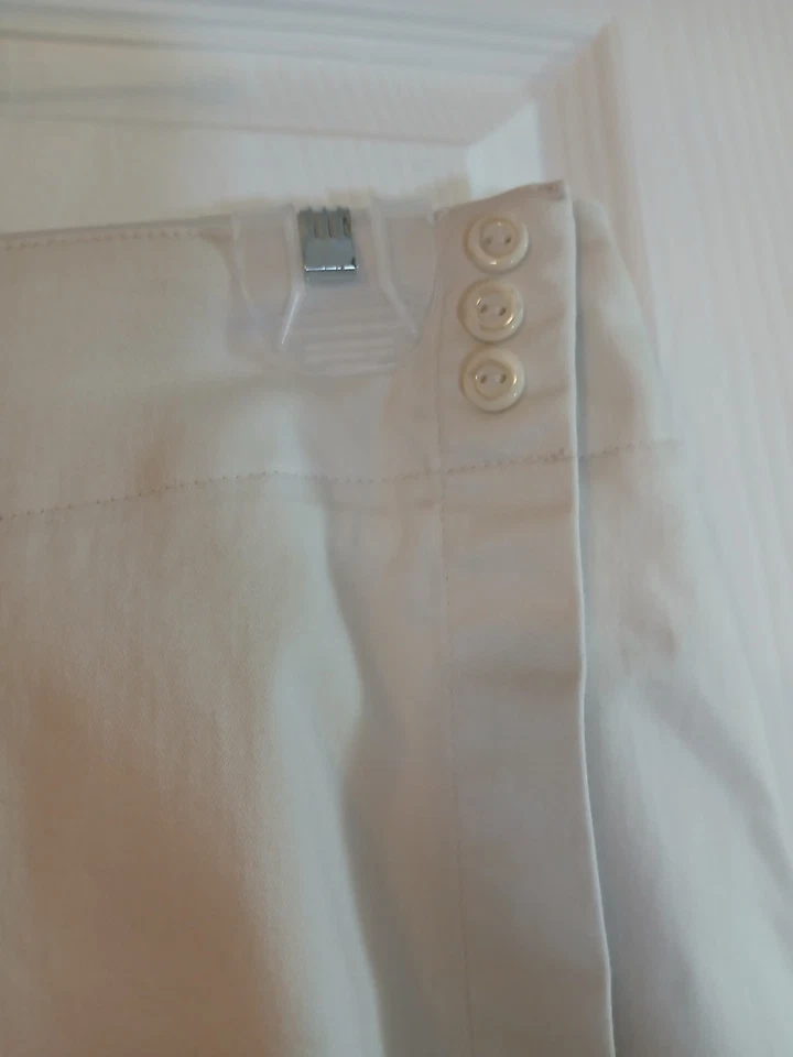 Pantalón corto DOCKERS para mujer blanco talla 12 elástico Foto 2 de 4