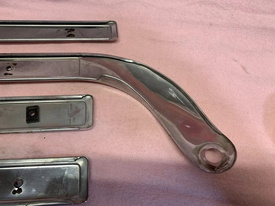 1965 Buick Riviera Front Bucket Seat Side Trim - 4 Pieces Foto 4 de 4