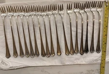 17 Vintage Oneida Community PAR Plate Oyster/Seafood Forks  6” Excellent Cond