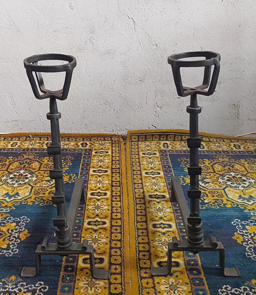 Paire De Chenets Anciens En Fer Forgé Pour Cheminée - Style Brut, à Nettoyer