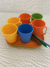 Vintage Mid Century Plastic Picnic Ware Plates Cups Plastic Products 12 Pieces*