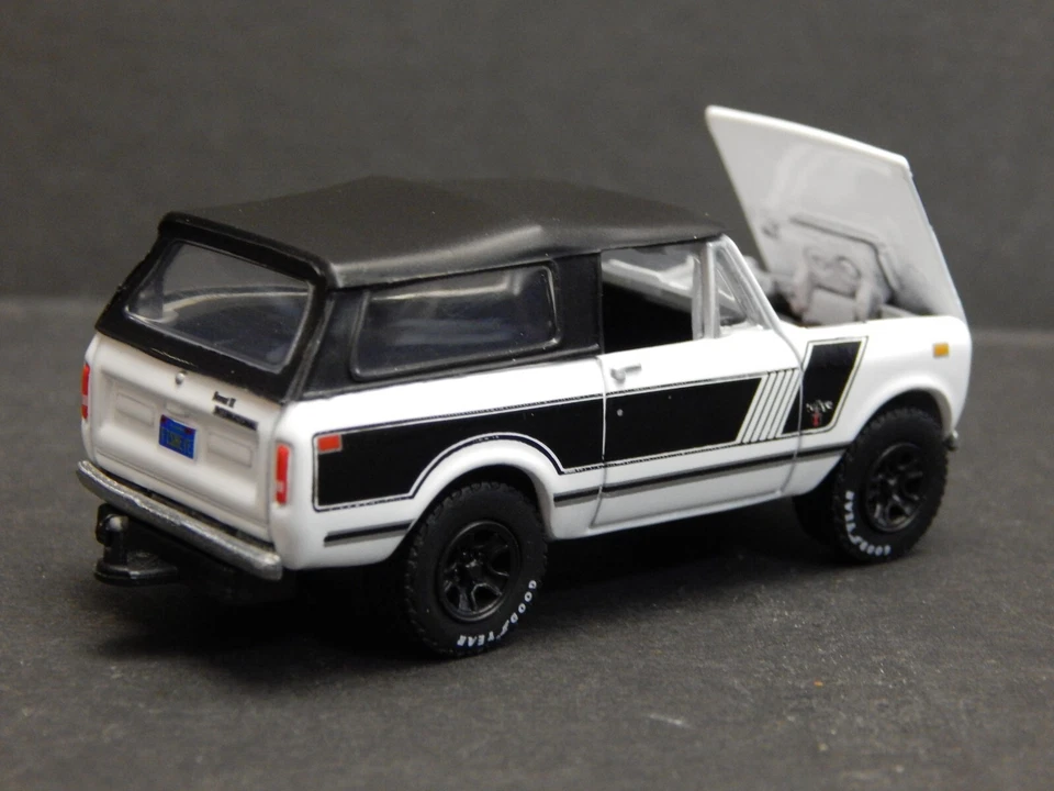 1977 '77 IH International Scout techo blando neumáticos de goma diorama réplica 1/64 muy buen estado Foto 2 de 4