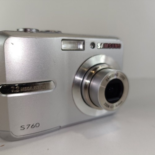 SAMSUNG S760 Digital Camera 7.2MP Compact Digital Camera Silver Digital Camera - Picture 11 of 13