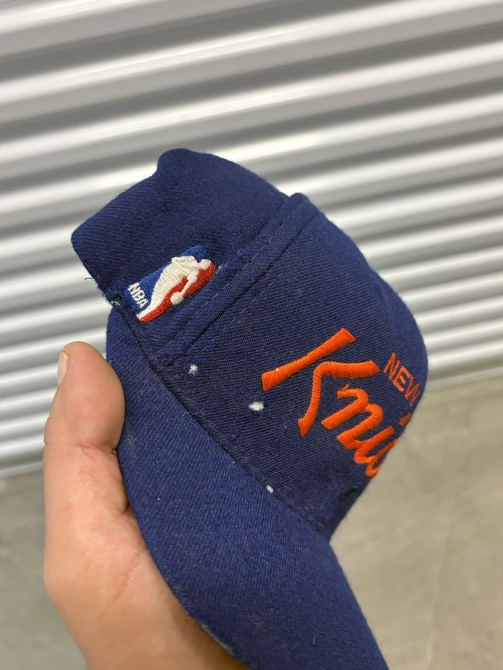 De colección Años 90 New York Knicks Deportes Especialidades Línea Única Script Lana Raro LEER Foto 2 de 4